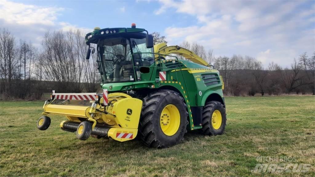 John Deere 8400i Självgående fälthackar