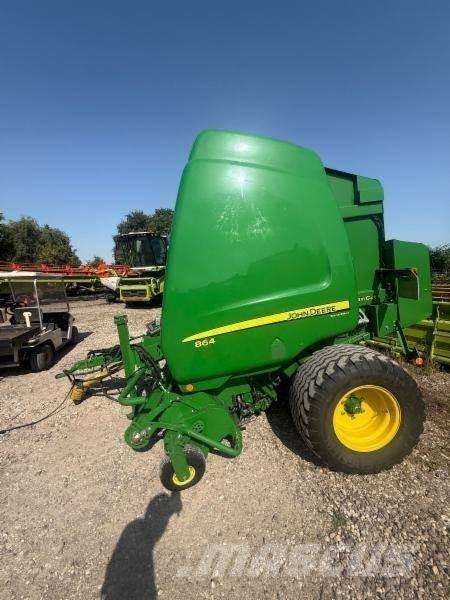 John Deere 864 Rundbalspressar