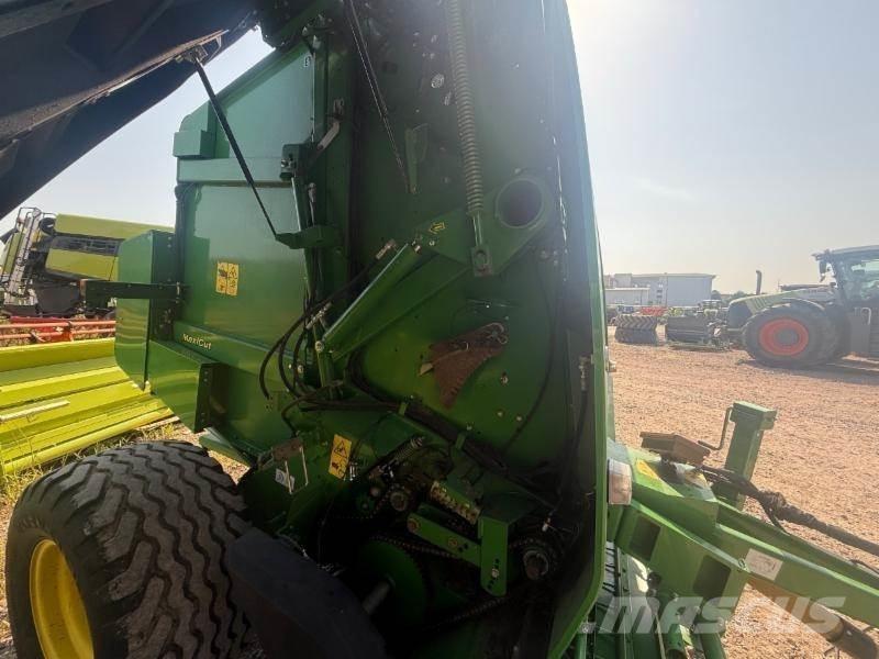 John Deere 864 Rundbalspressar