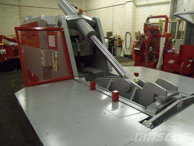 McIntyre Metal Baler Balpressar