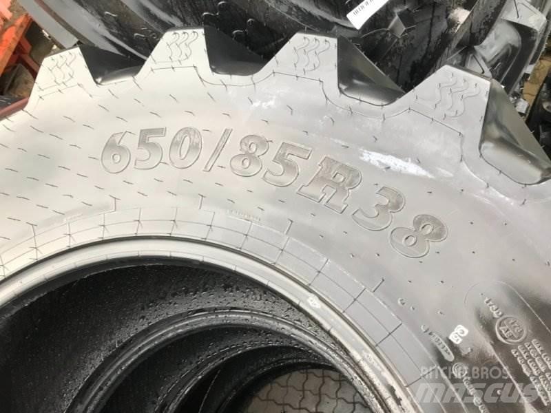 BKT 650/85R38 Däck, hjul och fälgar