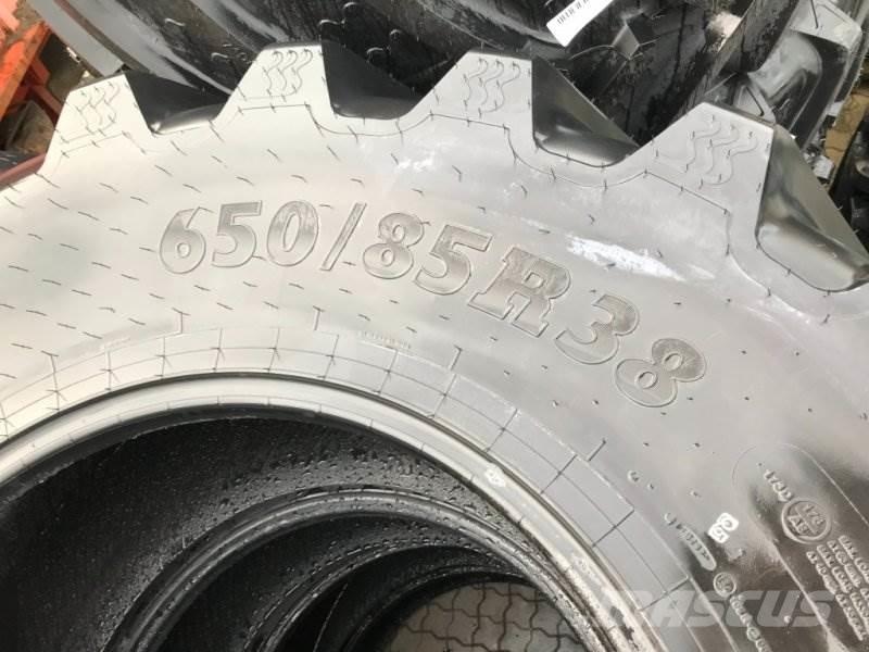 BKT 650/85R38 Däck, hjul och fälgar