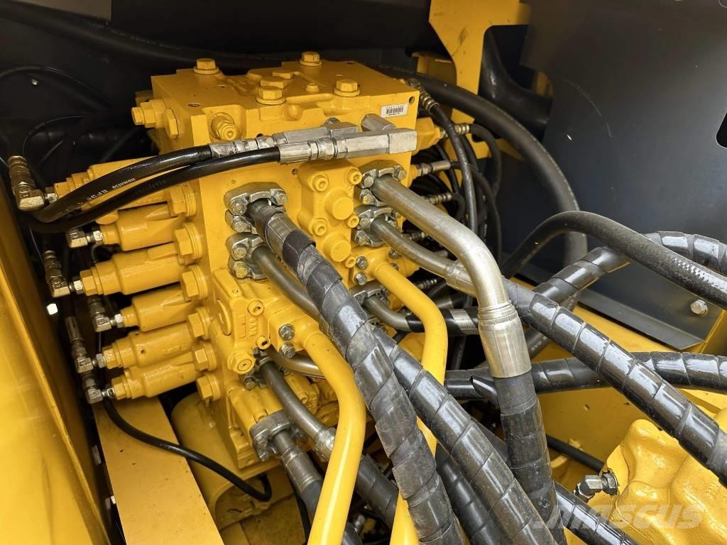 Komatsu PC 200-8 Bandgrävare