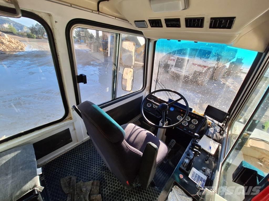 Perlini D655E Gruvtruck