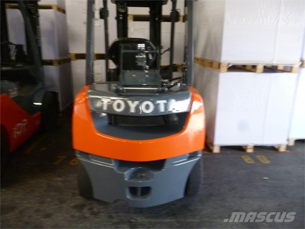 Toyota 02-8FGF25 Gasolmotviktstruckar
