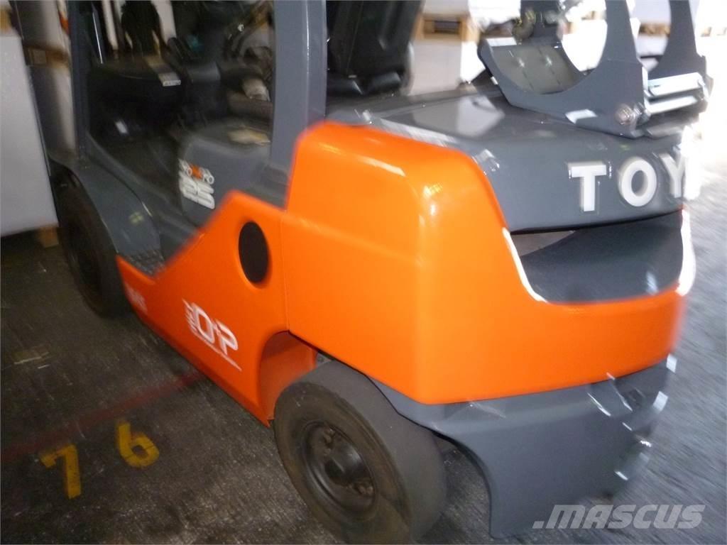 Toyota 02-8FGF25 Gasolmotviktstruckar