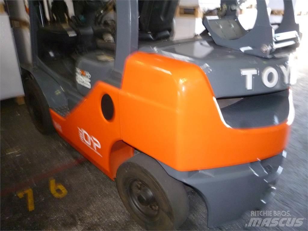 Toyota 02-8FGF25 Gasolmotviktstruckar