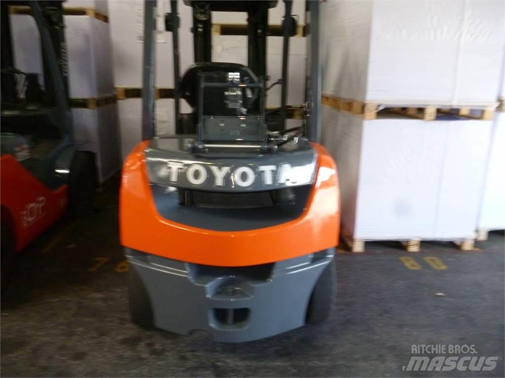 Toyota 02-8FGF25 Gasolmotviktstruckar