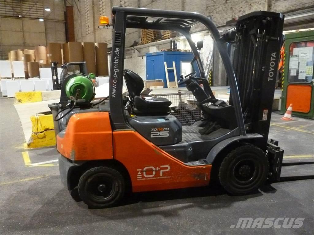 Toyota 02-8FGF25 Gasolmotviktstruckar