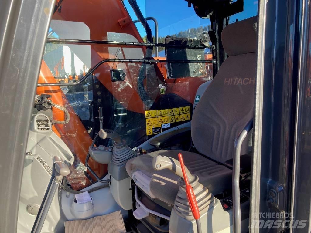 Hitachi ZX225USLC-5 Bandgrävare