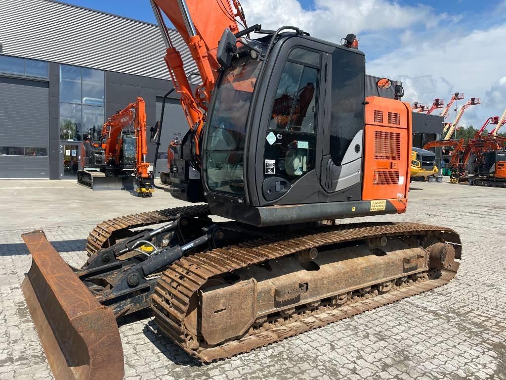 Hitachi ZX225USLC-5 Bandgrävare