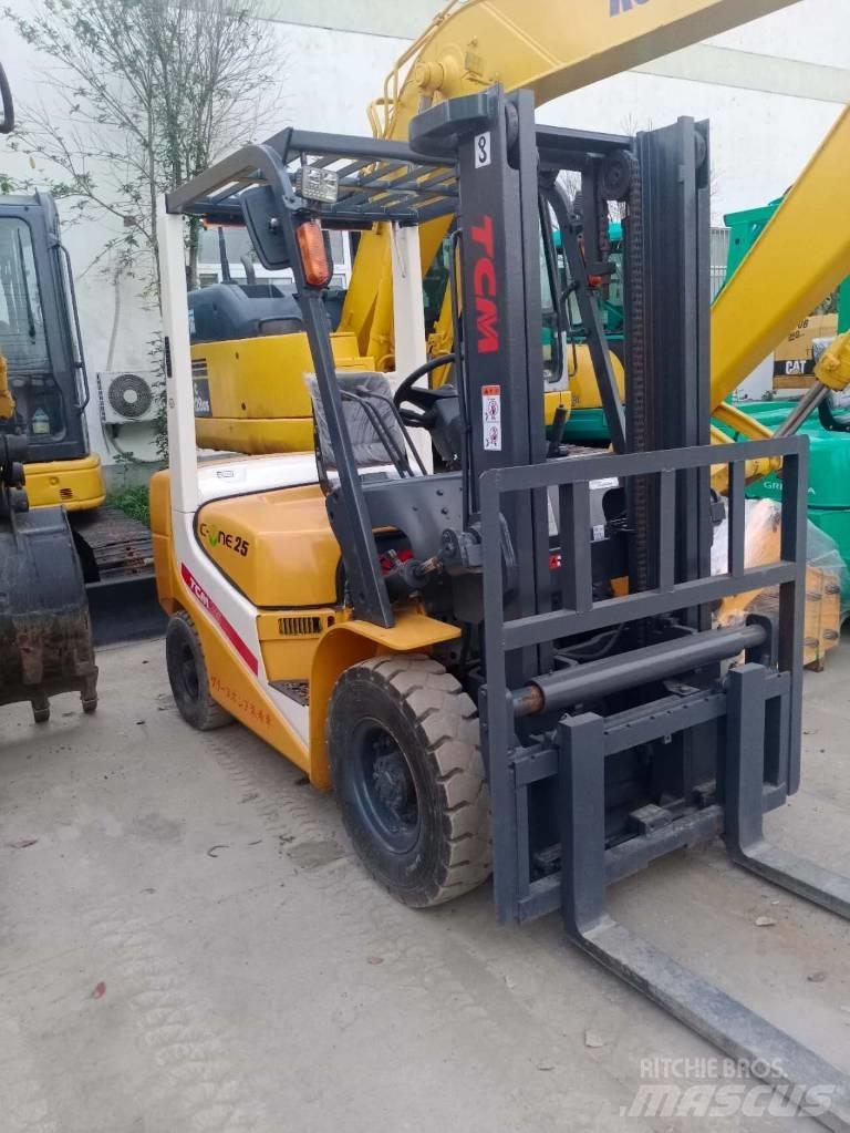 TCM FD 25 Dieselmotviktstruckar