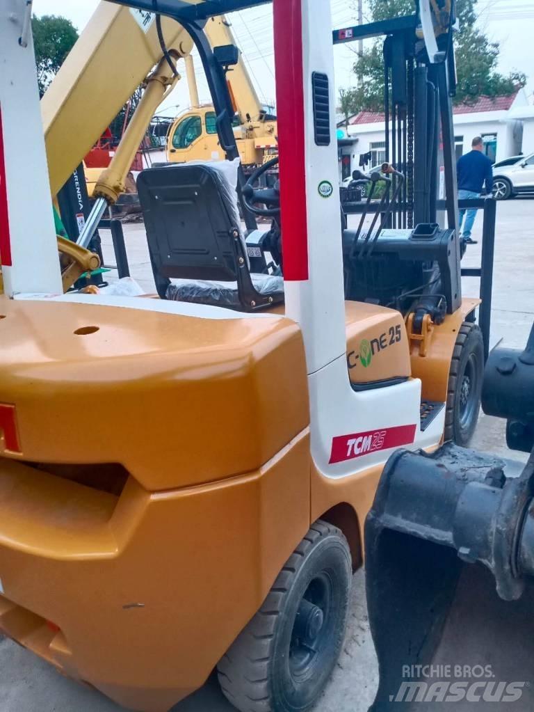 TCM FD 25 Dieselmotviktstruckar