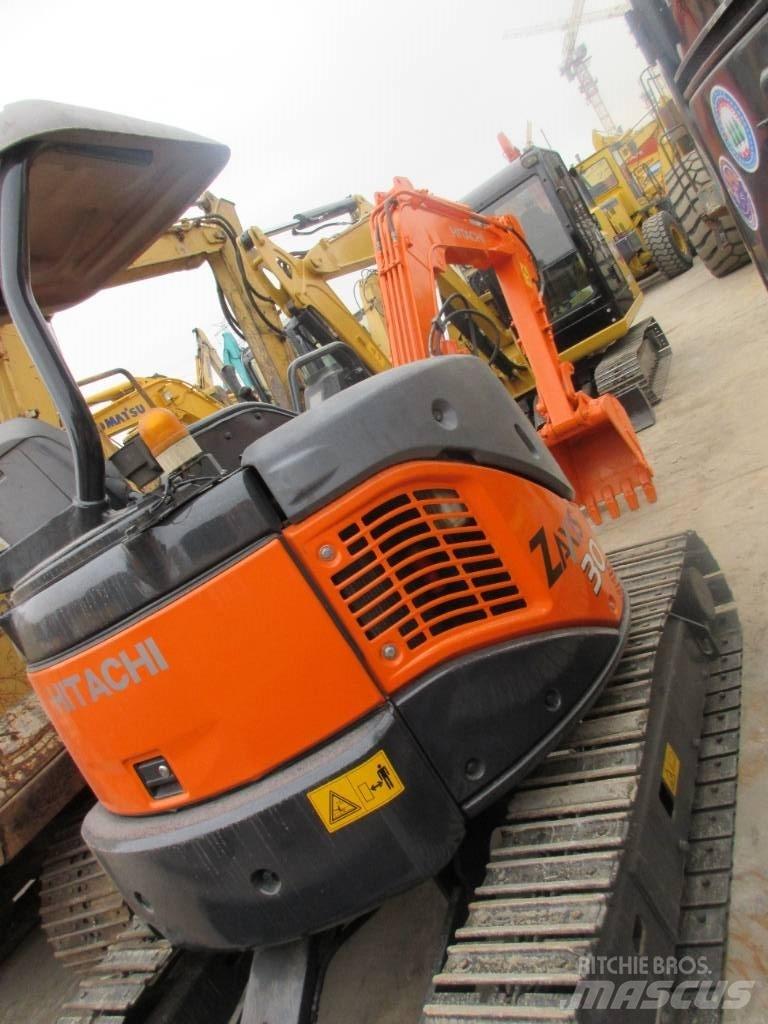 Hitachi ZX 30 U Minigrävare < 7t