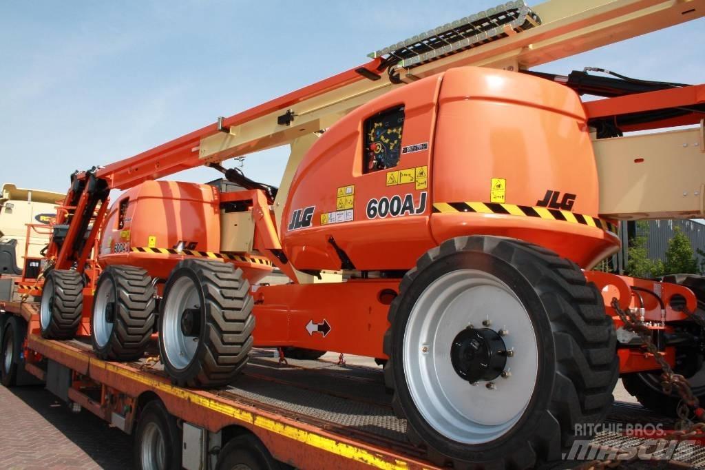 JLG 600 AJ Bomliftar