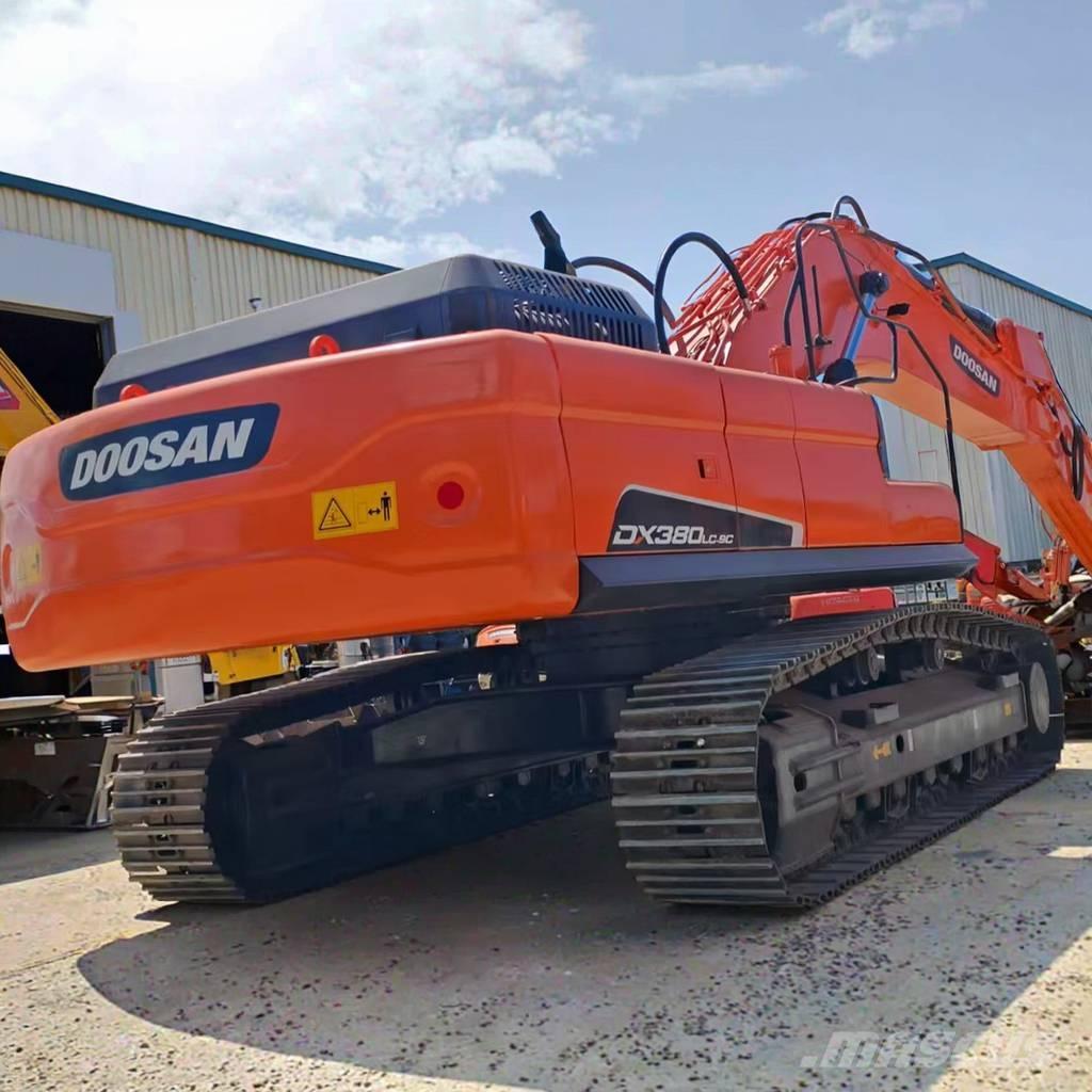 Doosan DX 380 LC Bandgrävare