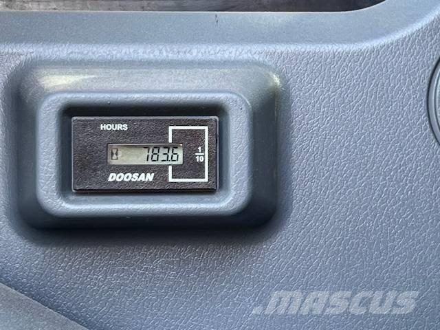 Doosan DX 140 LC-7 Bandgrävare