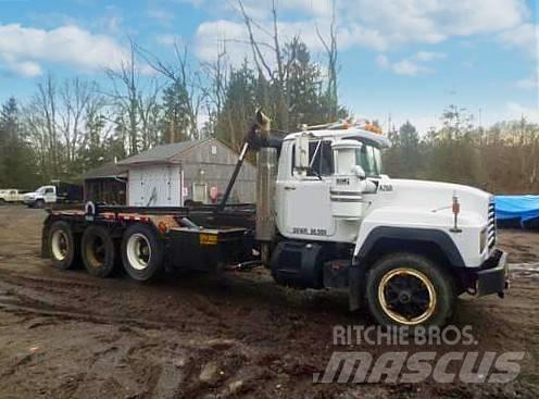 Mack RD 686 SX Lastväxlare med kabellift