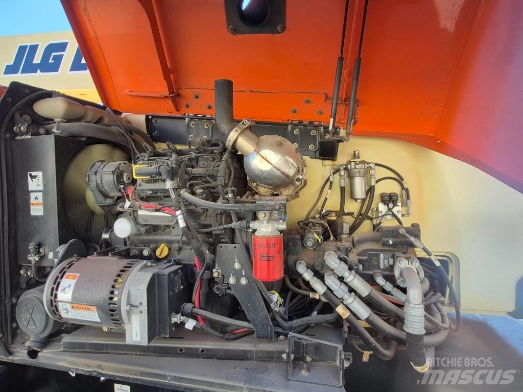JLG 800 AJ Bomliftar