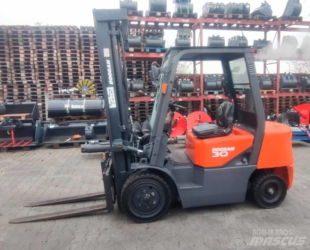 Doosan D 30 G Dieselmotviktstruckar
