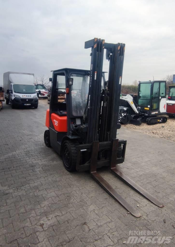 Doosan D 30 G Dieselmotviktstruckar