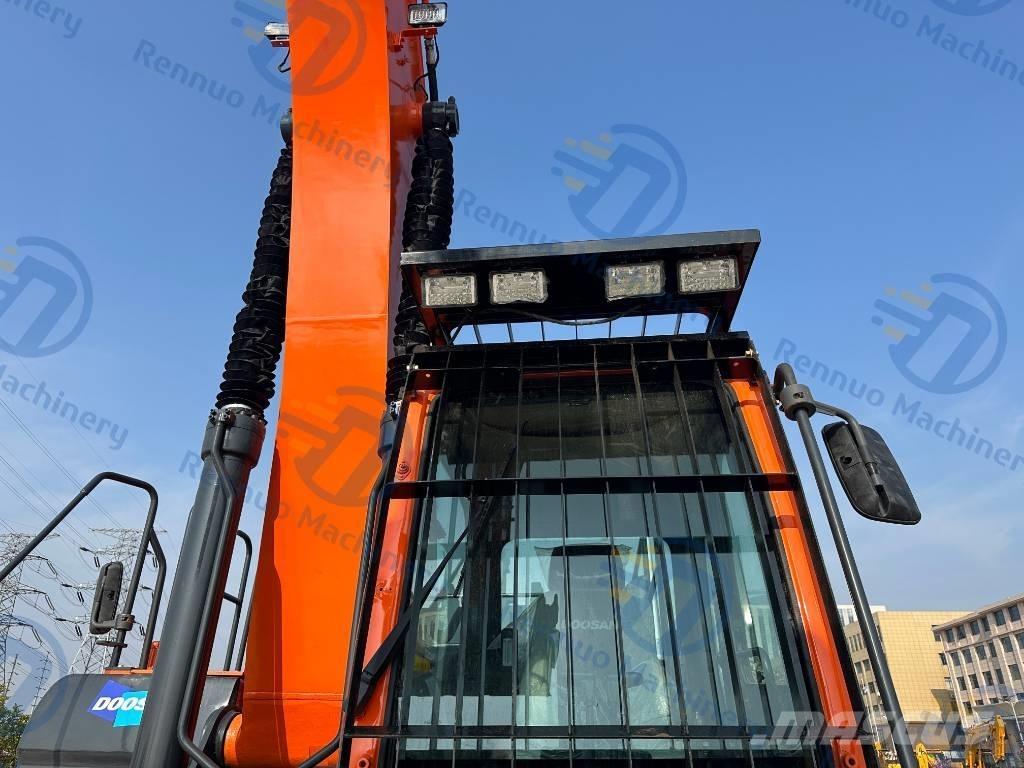Doosan DX 300LC-9C Bandgrävare