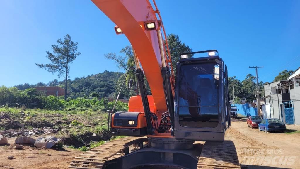 Doosan DX 225 LCA Bandgrävare