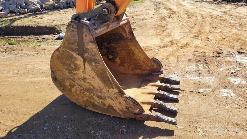 Doosan DX 225 LCA Bandgrävare