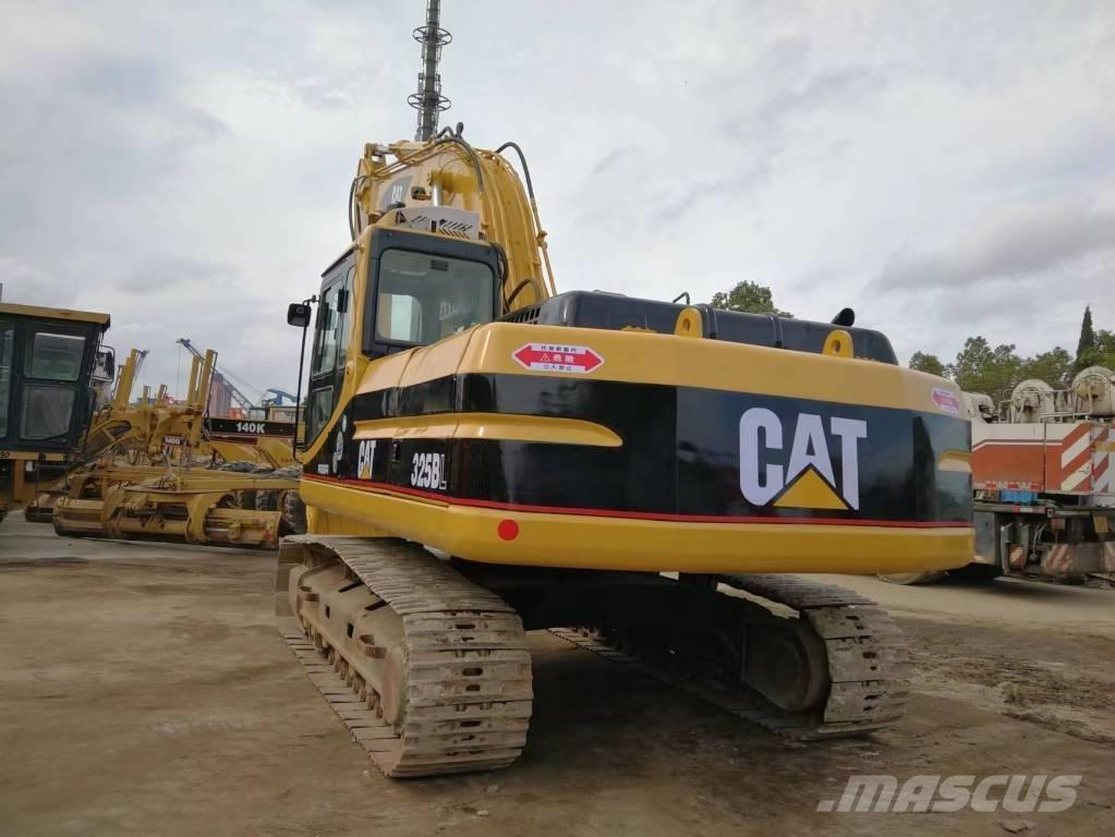 CAT 325 B L Bandgrävare