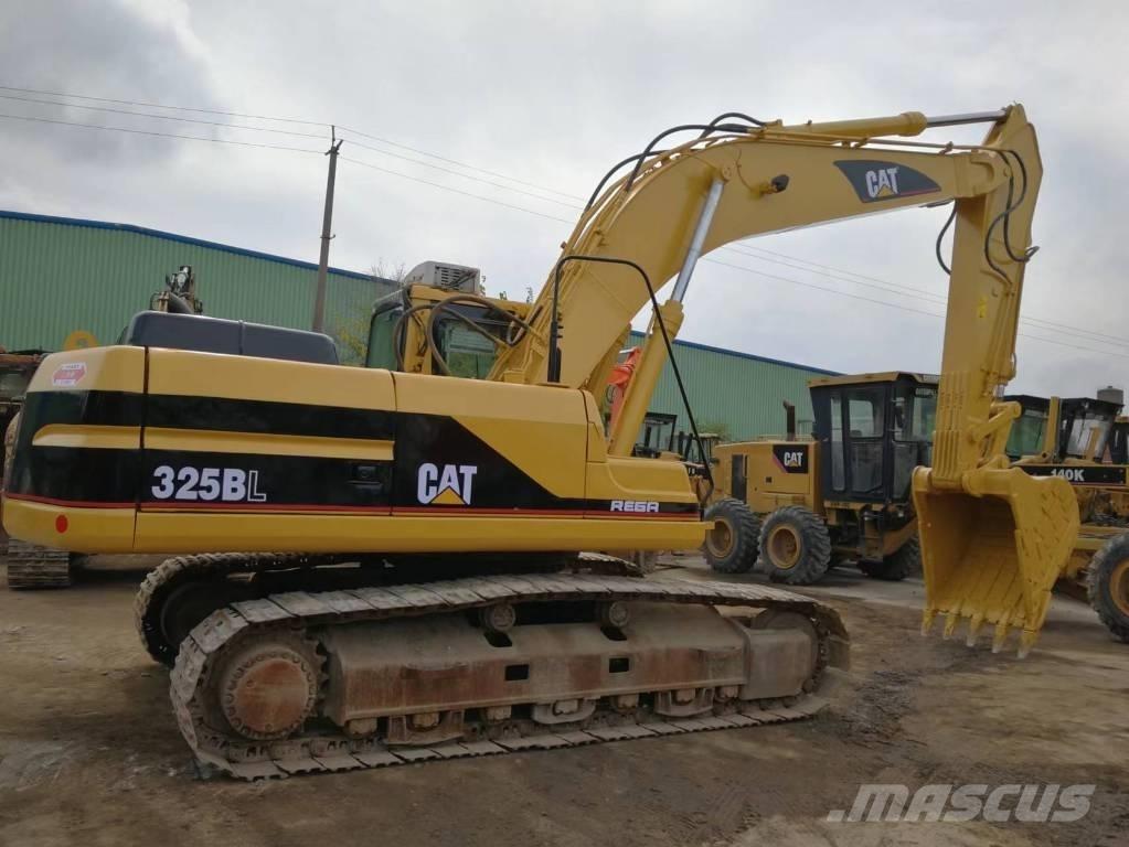 CAT 325 B L Bandgrävare
