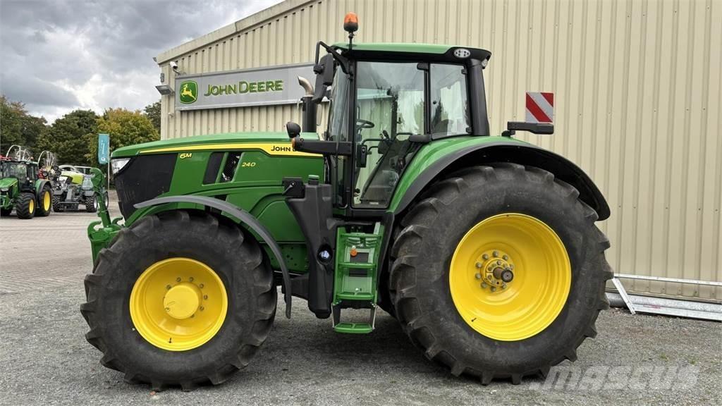 John Deere 6M240 Traktorer