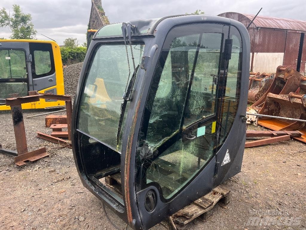 JCB JS220 Cabin / Cab Bandgrävare