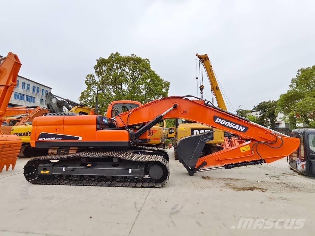 Doosan DX 225 LC Bandgrävare