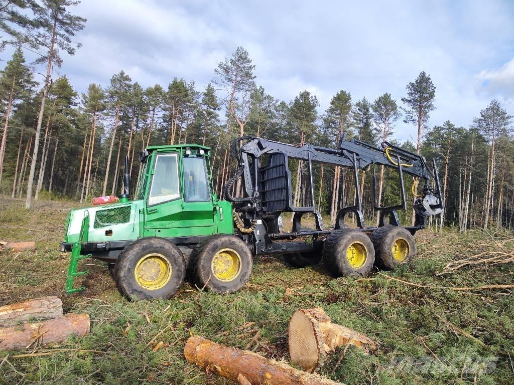 John Deere 1110 D Skotare