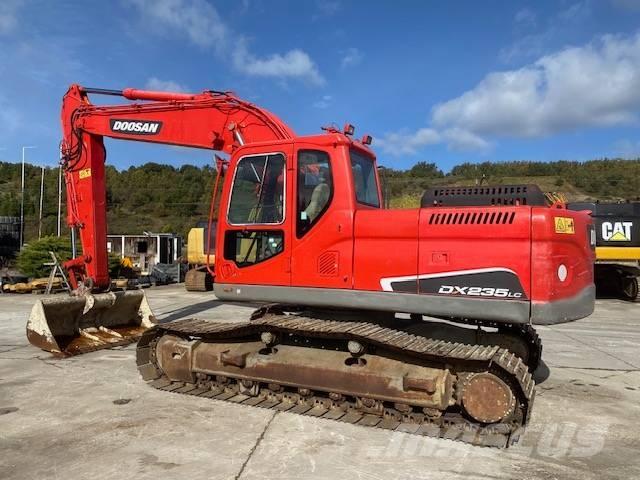 Doosan DX 235 LC Bandgrävare