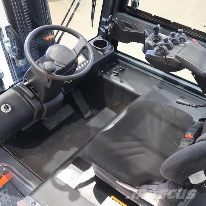 Toyota 8FBMT30 Elmotviktstruckar
