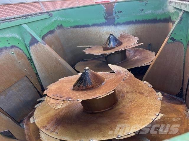 Peecon 26M³ Fullfodervagnar