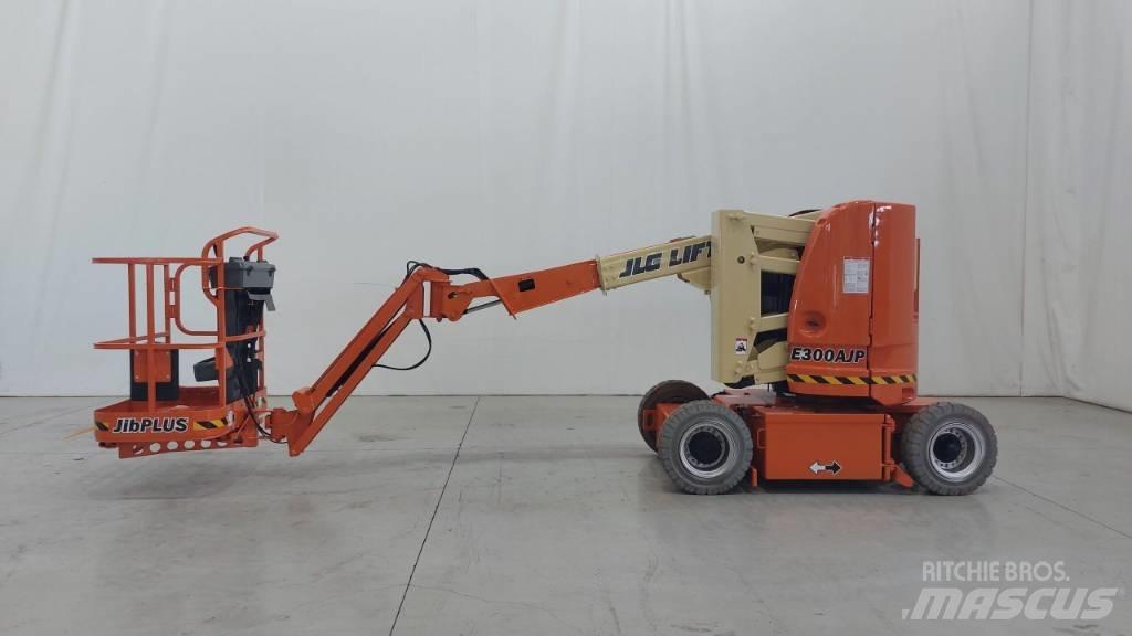 JLG E300AJP Bomliftar