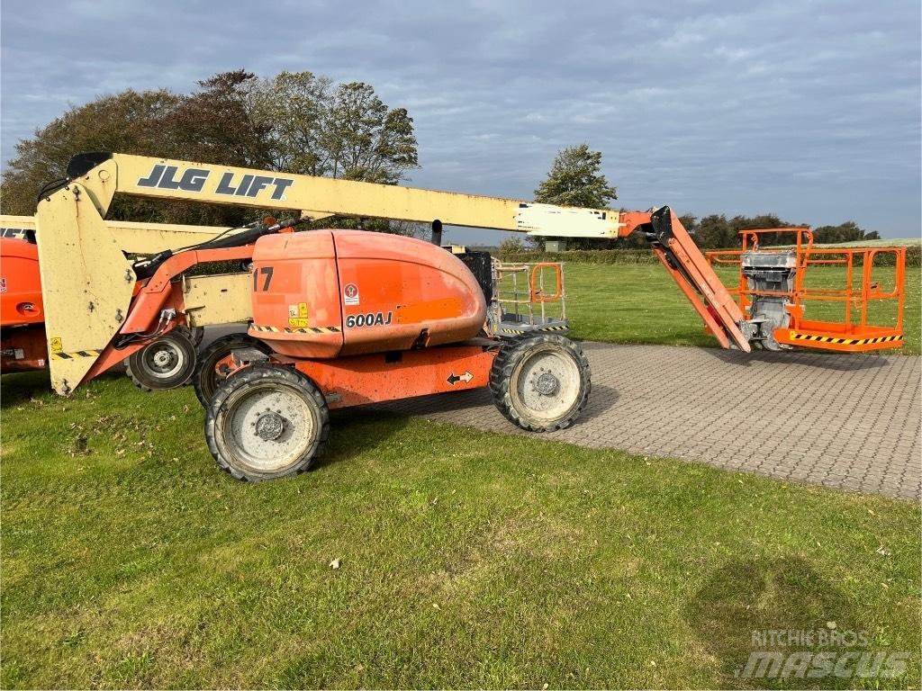 JLG 600 AJ Bomliftar