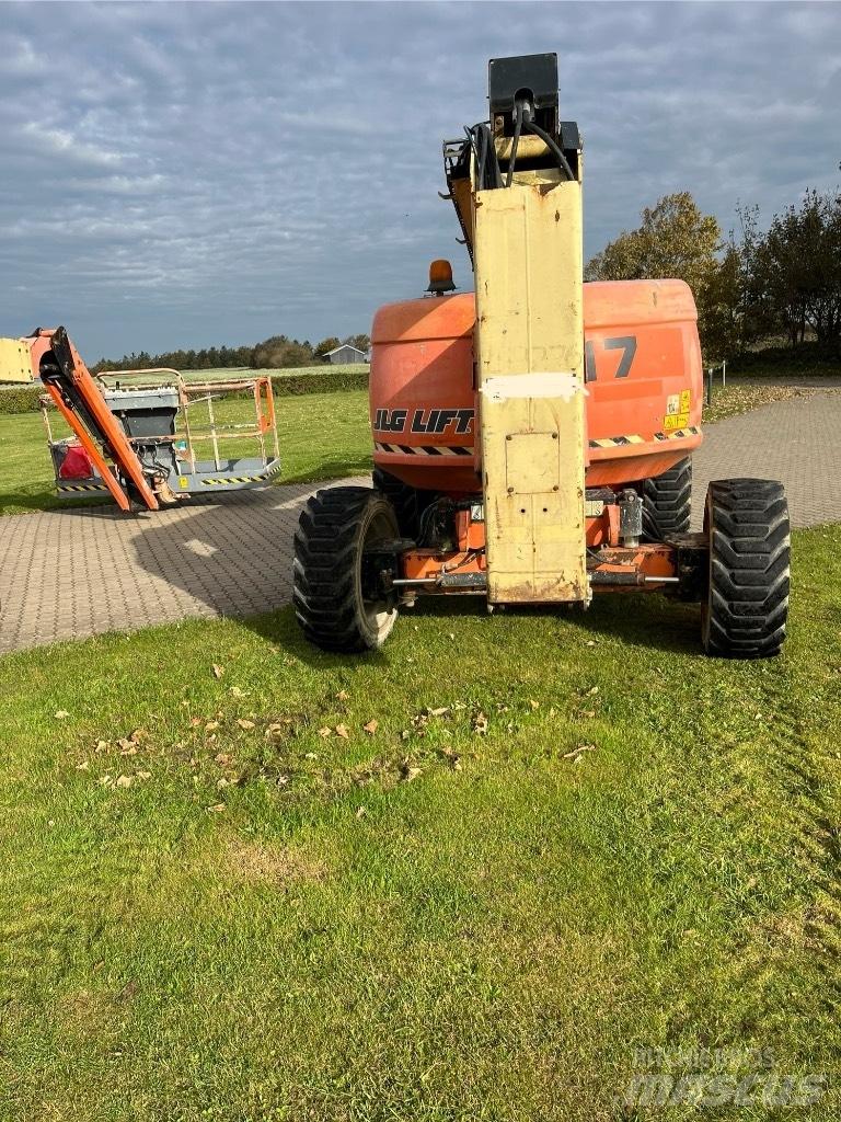 JLG 600 AJ Bomliftar