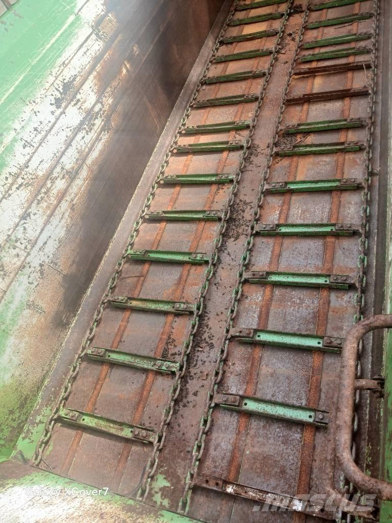 Pronar NV161/4 Fast- och kletgödselspridare