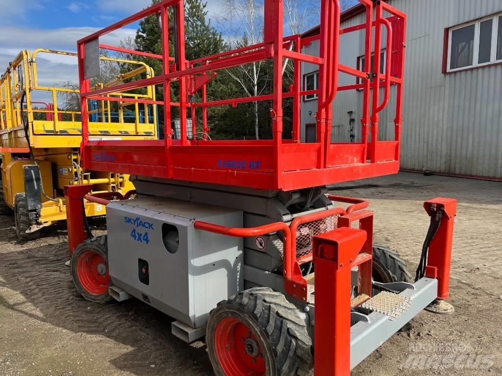 SkyJack SJ 6832 RT Saxliftar
