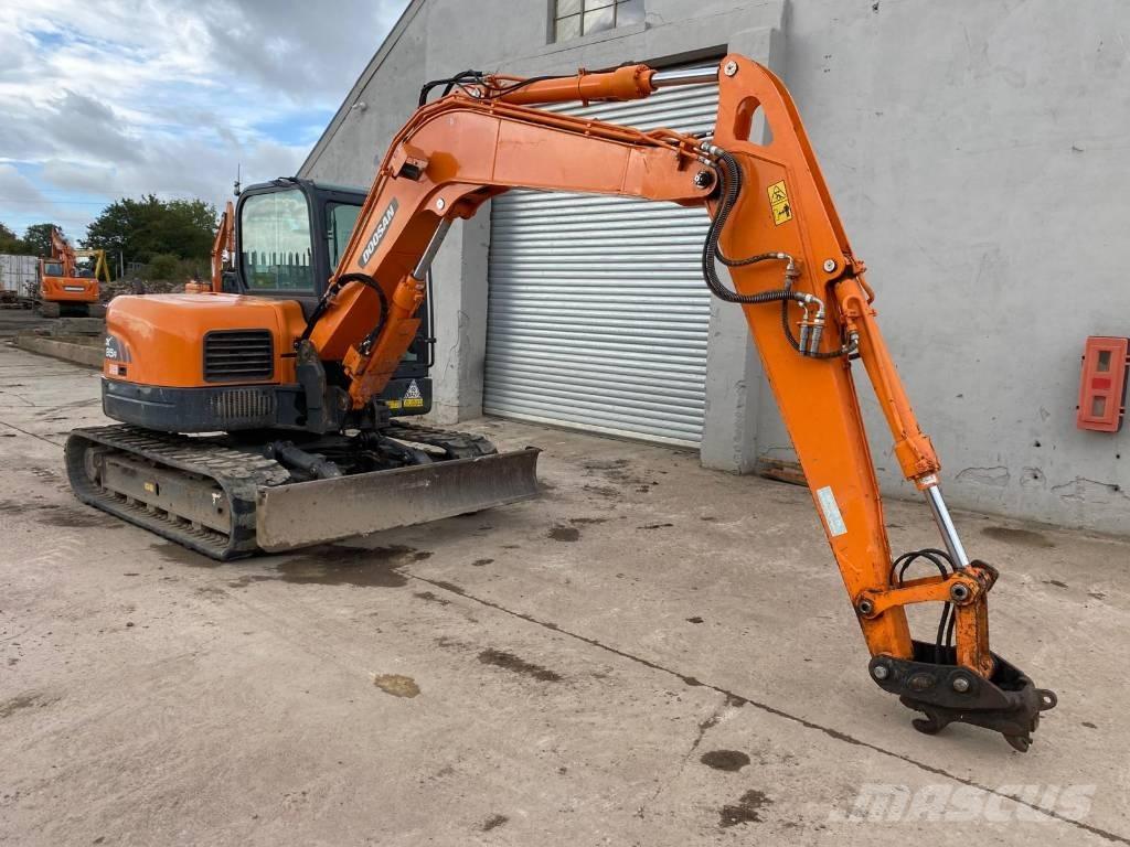 Doosan Develon DX85R Midigrävmaskiner 7t - 12t