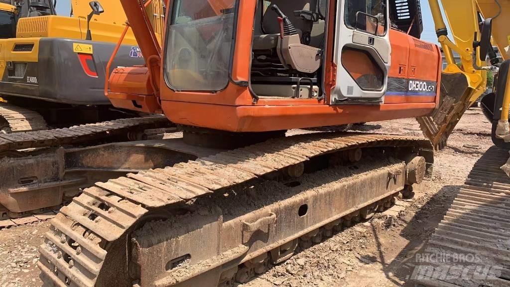 Doosan DH 300 LC-7 Bandgrävare