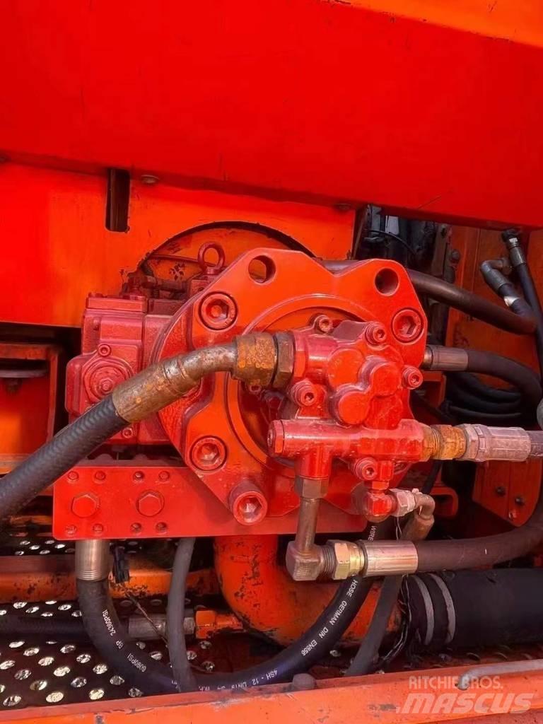 Doosan DH 300 LC-7 Bandgrävare