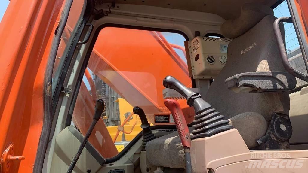 Doosan DH 300 LC-7 Bandgrävare