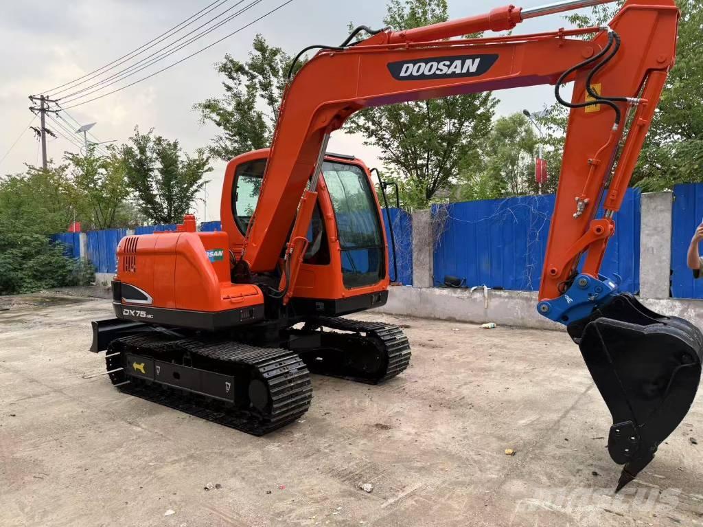 Doosan DX 75 Bandgrävare