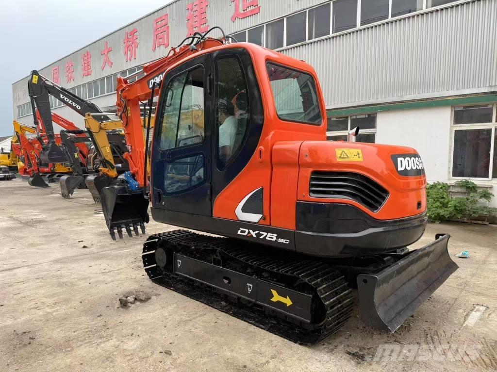 Doosan DX 75 Bandgrävare
