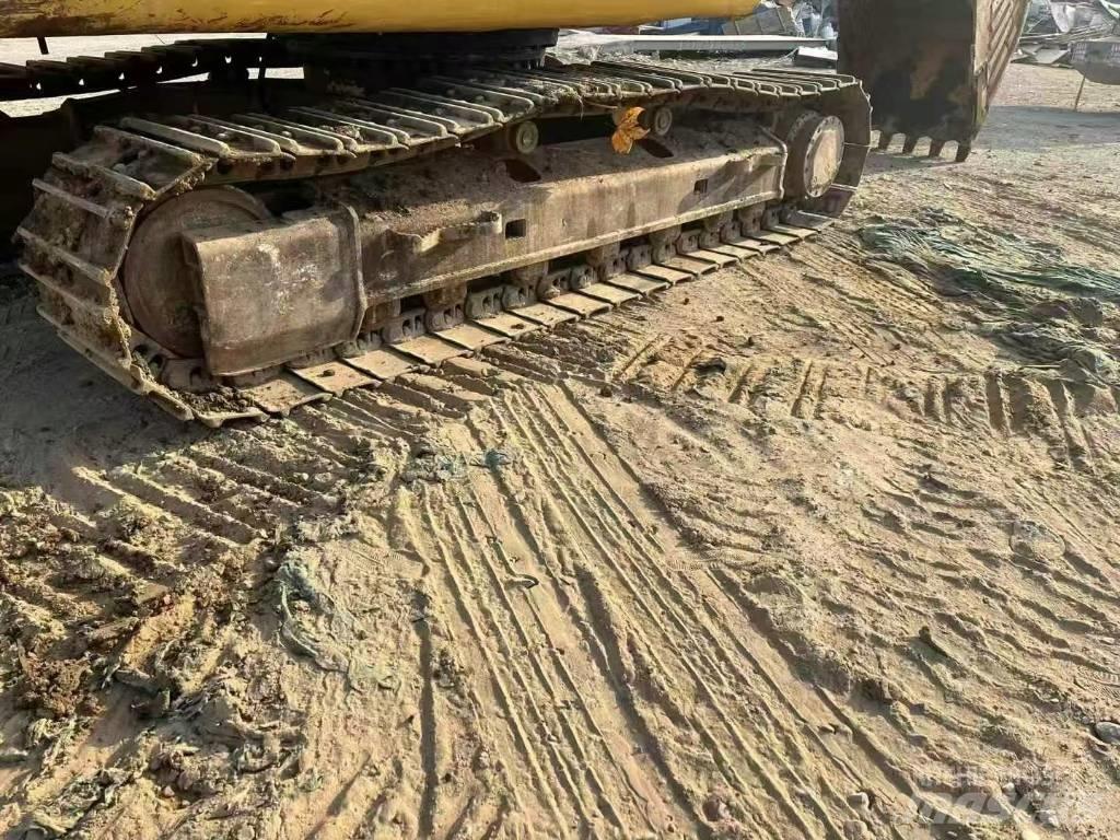 CAT 320 D2 Bandgrävare