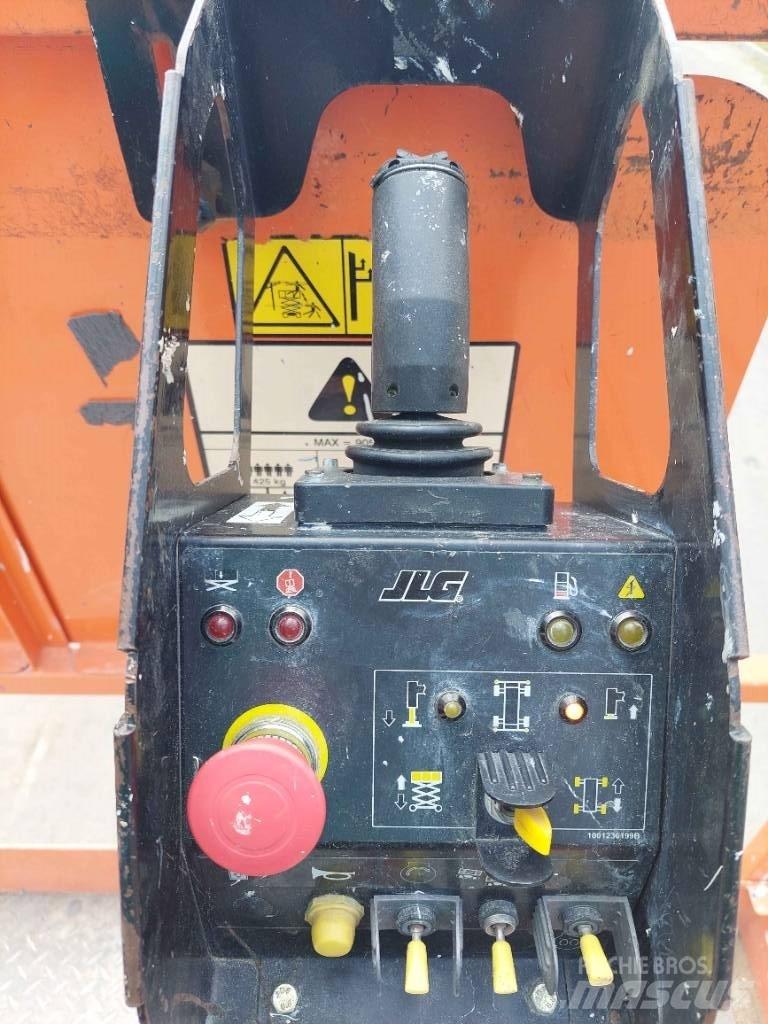 JLG 330 LRT Saxliftar